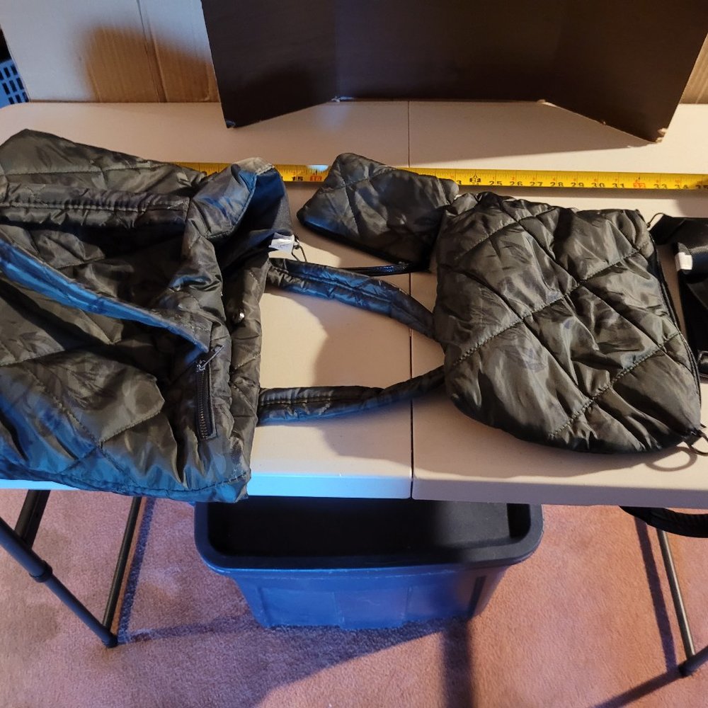 Brand new Women's Purse with makeup bag & another larger bag--$50 obo